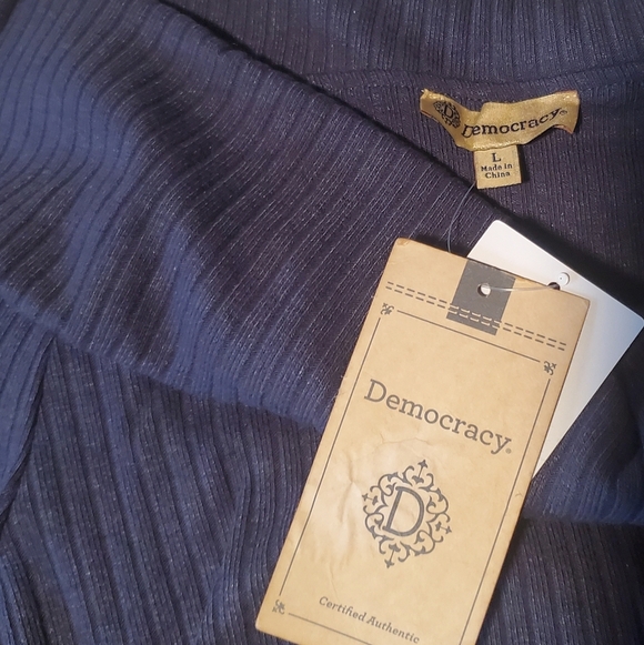 *NWT* Democracy Off Shoulder Side Ruched Knit Purple Top Size L - Picture 2 of 3